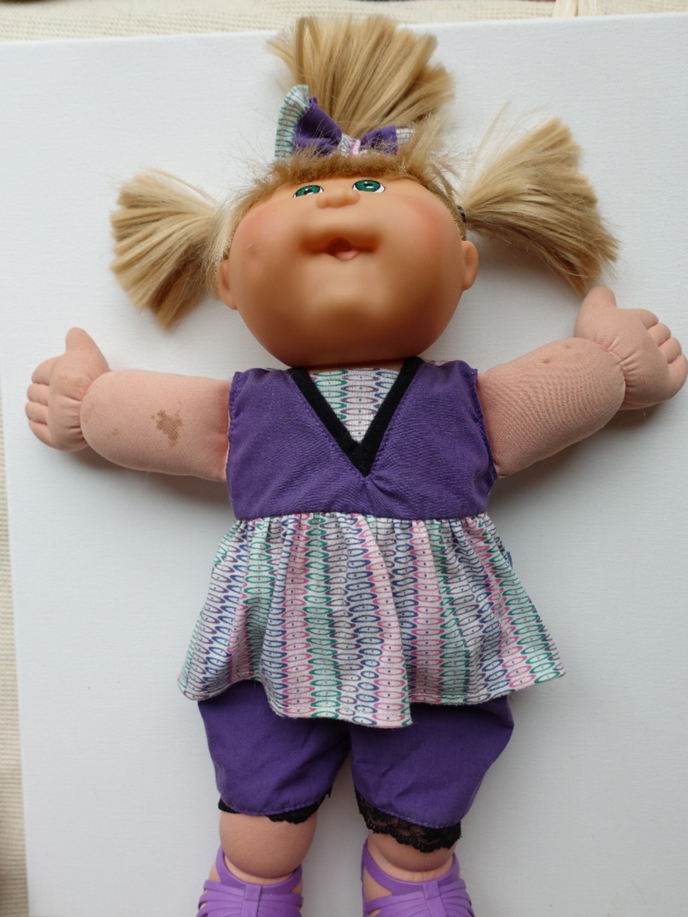 Cabbage Patch Kids Blonde Yarn Hair Doll in Purple Dress Outfit Collectible Toy